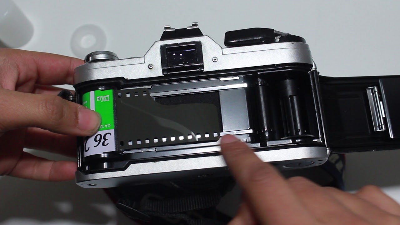 Come caricare un rullino 35mm - YouTube